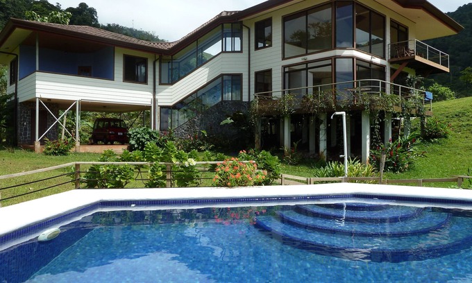 Canton Parrita House | Top ubication, a 30 min de playas hermosas y aventuras.