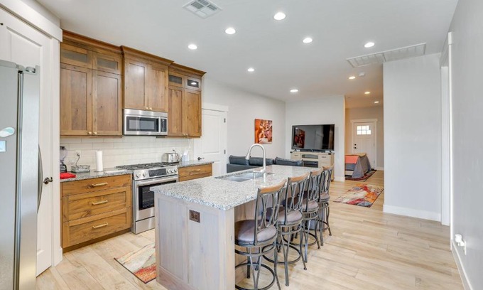 Toquerville House | Toquerville Home with Mtn Views, Near State Parks!