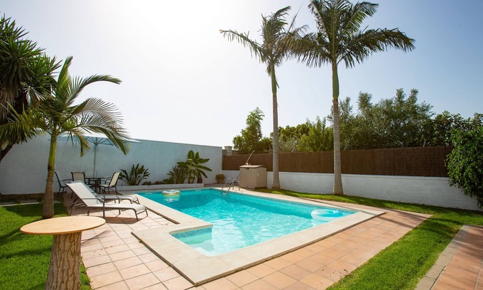 Sanlucar de Barrameda Villa | TOURIST VILLA “LAS RAÍCES” NEAR THE CENTER AND THE BEACHES OF LA JARA.