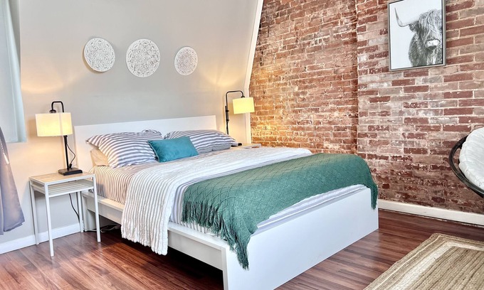 Tower Grove East Apartment | Tower Grove 3rd Floor Studio - 4mi to SLU & Barnes - Shared Laundry Pet Friendly