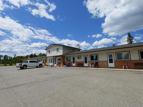 Nipigon Hotel | Town and Country Motel