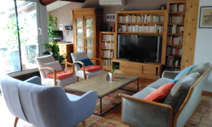 Couronne Urbaine Apartment | Town center with terrace