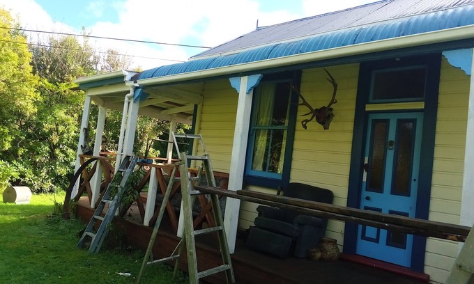 Blackball House | Town edge art studio and stay.