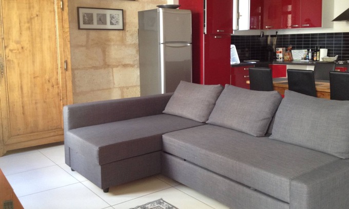 Bourg-sur-Gironde House | Town house, 8 people in the heart of a medieval village
