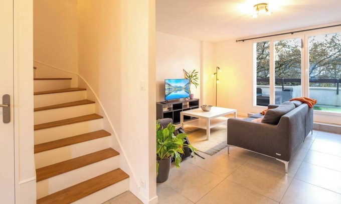 La Poterie House | Town house with terrace Near subway