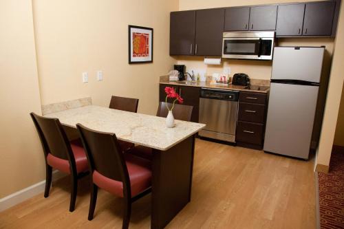 Clute Hotel | TownePlace Suites by Marriott Lake Jackson Clute