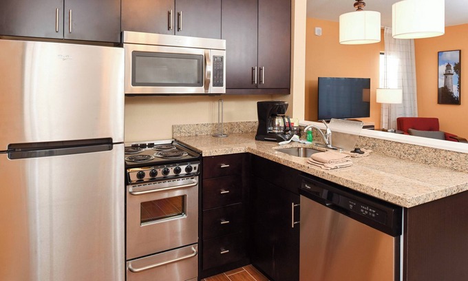 Commerce Township Hotel | TownePlace Suites Detroit Commerce