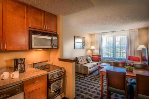 Linthicum Heights Hotel | TownePlace Suites by Marriott Baltimore BWI Airport