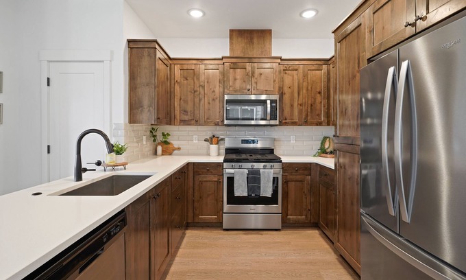 Mountain View House | Townhome Less than a mile away from hospital. 3 Bed + 2.5 bath and office loft.