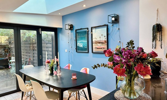 Queen's Park House | TownHouse by Notting Hill - Sleeps5/PetsOk/Tv/Wifi