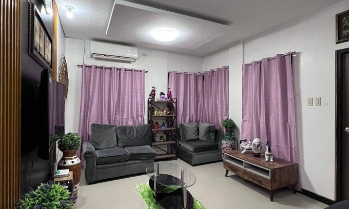 Alaminos House | Townhouse near 100 Islands