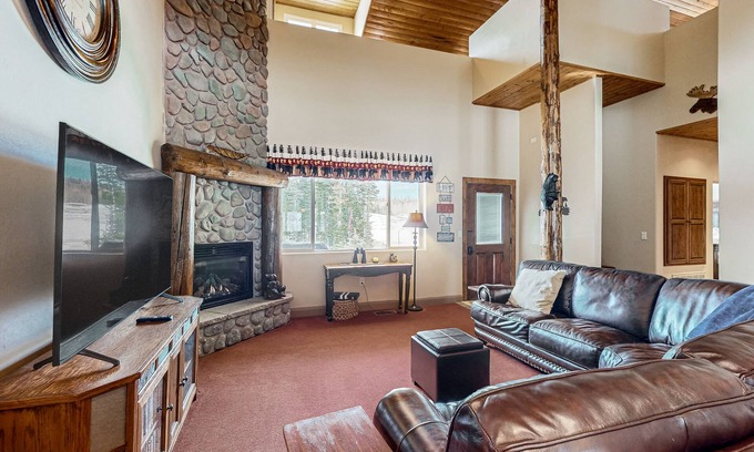 Brian Head House | Townhouse with jetted tub, foosball/video game table, & walk to Navajo Ski slope