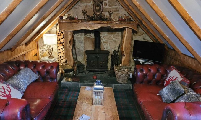 Dalry Cottage | Traditional 2-Bed Cottage in Dalry
