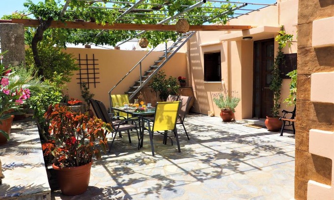 Rodhopos Villa | Traditional Cretan Villa