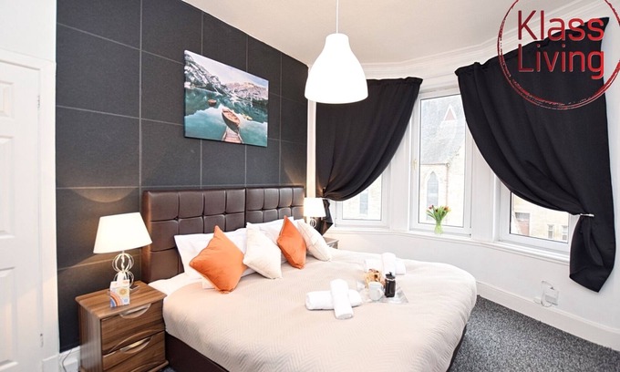 Coatbridge Apartment | Traditional first floor apartment close to train station