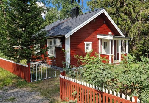 Auktsjaur House | Traditional Logcabin