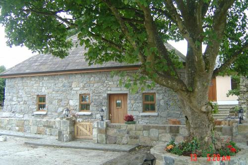 Kilchreest House | Traditional Stone Cottage 300 years+
