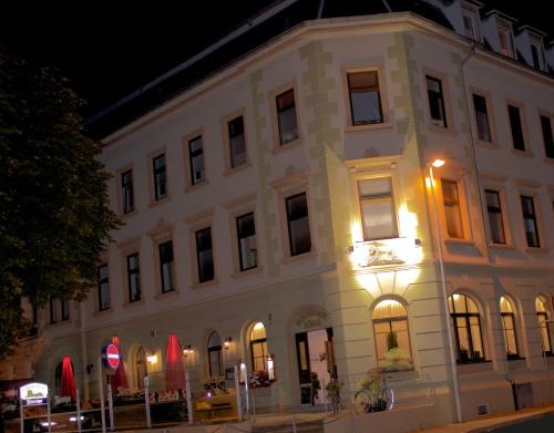 Riesa House | Traditionsgasthaus Goldener Löwe Riesa Restaurant & Pension
