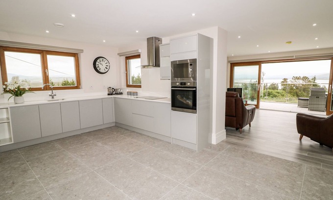 Lettermacaward Cottage | Traeannagh Bay House
