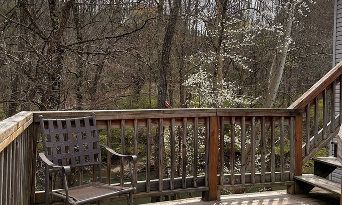 Freeman Apartment | Trail 10 Hideaway, Entire Apartment in Freeman, WV