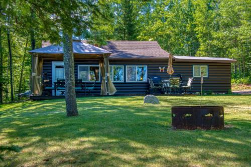 Florence House | Trails and Tails Getaway by Simple Life Rentals