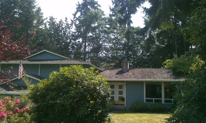 Inglewood-Finn Hill House | Trails, Parks and Lake