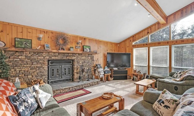 Champion House | Trailside Chalet featuring Wrap Around Deck & Private Hot Tub just outside of 7 Springs Resort
