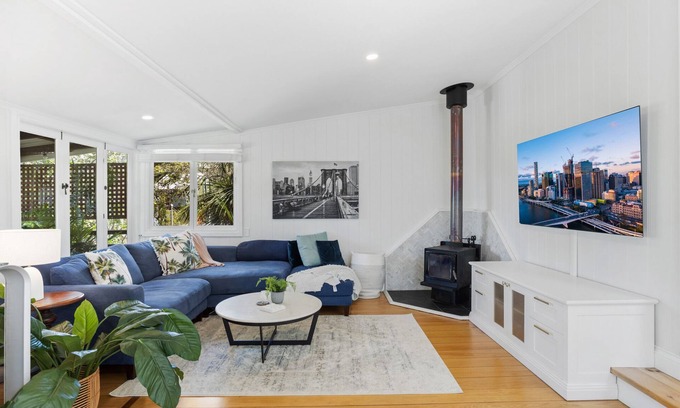 Bardon House | Tranquil 2-Bed Family Home with Deck Among Trees