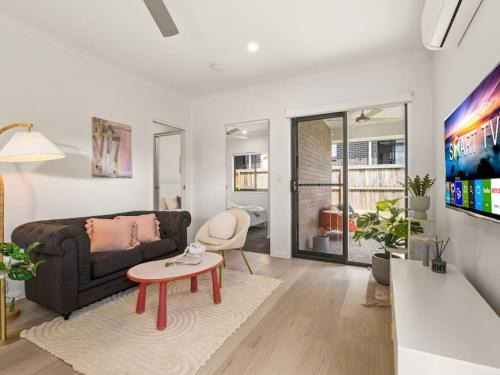 Browns Plains House | Tranquil 2BR Retreat with Local Charm and Comfort