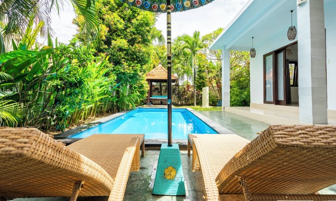 Batu Bolong Villa | Tranquil 3 Bed Villa: 5 mins from the Beach, Spacious Rooms & Lap Pool