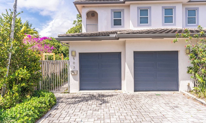 Croissant Park House | Tranquil 3-bedroom house in Fort Lauderdale with WiFi and AC