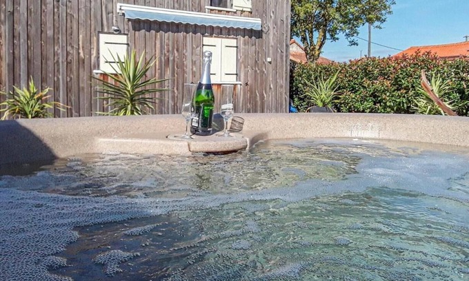 Viennay House | Tranquil Countryside Retreat With hot tub and Pool