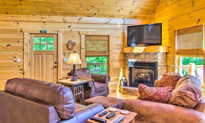 Vein Mountain Cabin | Tranquil Deck: Blue Ridge Mountain Retreat!