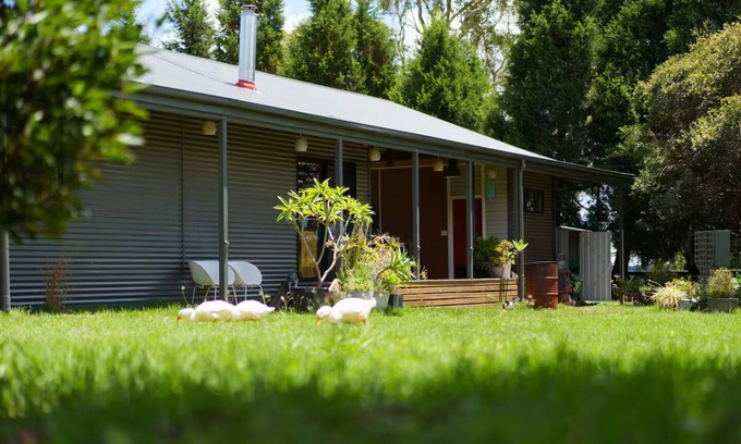 Mangrove Mountain House | Tranquil Farmstay on Central Coast! Cozy Holiday Rental for couples & families