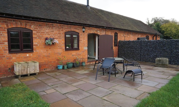 Billingsley Apartment | Tranquil Farlow Retreat, Sleeps 4 with Parking