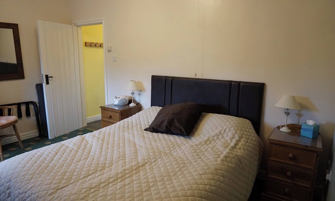 Billingsley Apartment | Tranquil Farlow Retreat