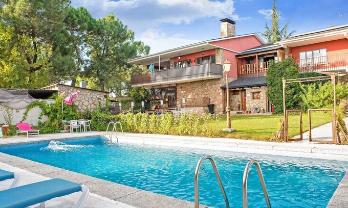 Galapagar Cottage | Tranquil Garden Hideaway
