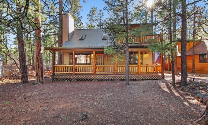 Pinetop Cabin | Tranquil Getaway in Pinetop w/Fire Pit, Deck & Grill, Pet-Friendly & Near Golf!