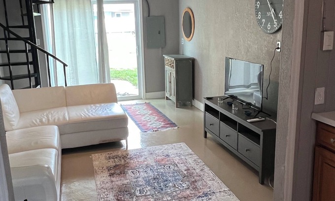 Rural Estates House | Tranquil Guest House In a Very Quiet Neighborhood