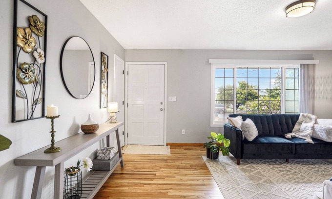 West Salem House | Tranquil Haven w/large yard, laundry : West Salem