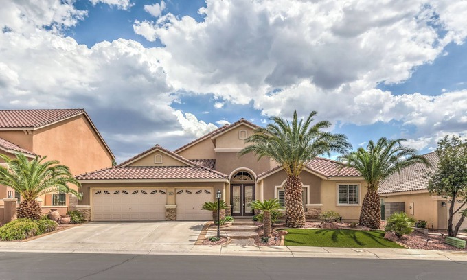 Seven Hills House | Tranquil Henderson Retreat with Pool & Spa!