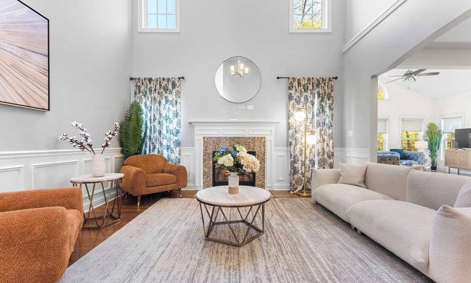 Libertyville House | Tranquil Retreat on Cater Lane – Your Ideal Getaway Awaits Here #41814