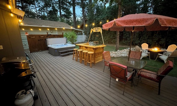Big Bear House | Tranquil Retreat with Fenced Backyard, Hot tub & Bar