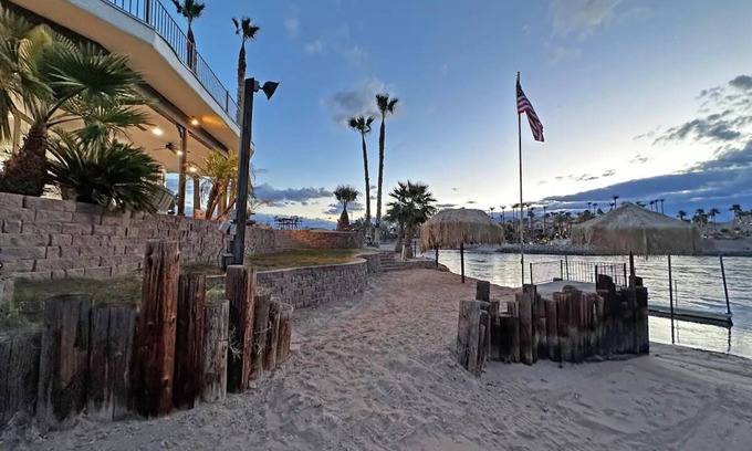 Mohave Valley House | Tranquil Riverfront Luxury Home!