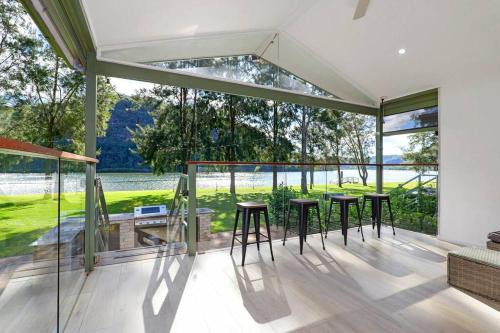 Wisemans Ferry Villa | Tranquil villa by the river.