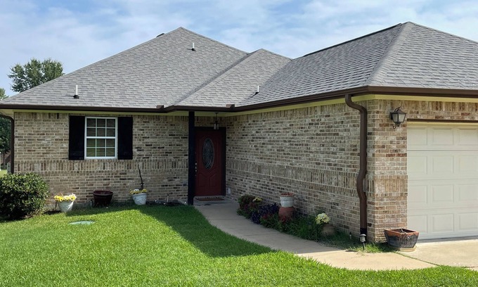 Carolyn Estates House | Tranquility Cove Lakehouse. Hot Tub! Family-Friendly, Newly Renovated