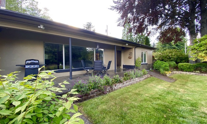 West Side Highway House | Tranquility on Beacon Hill