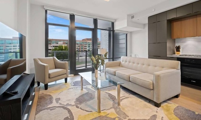 NoMa House | Travel Anywhere in NoMa | Near Transit | Gym + Rooftop | DC
