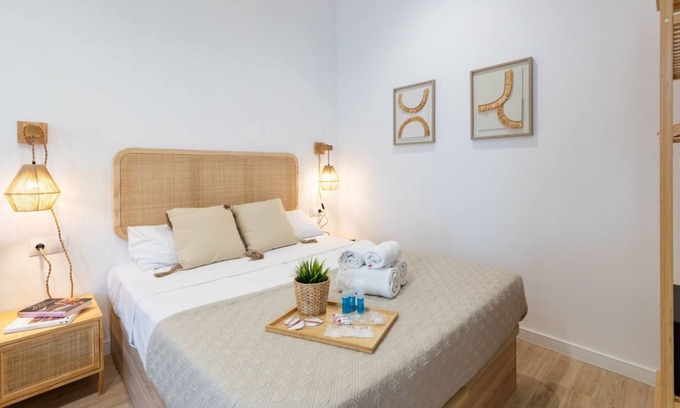 Montolivet Apartment | Travel Habitat Cabanyal Loft 3