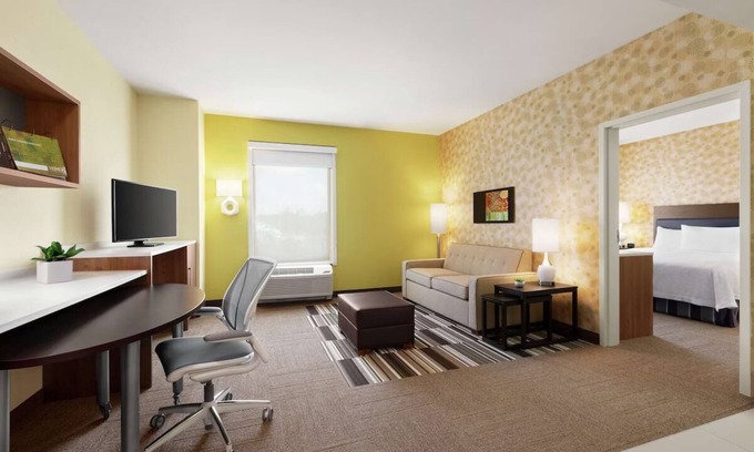 Pooler Hotel | Travel in Comfort! Outdoor Pool, Free Breakfast, Close to Savannah Airport